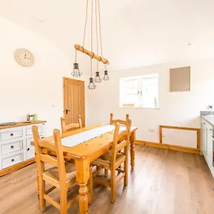 https://well-located-countryside-cottage.cardiffhotelswales.com