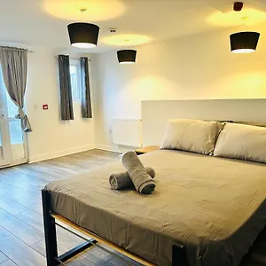 https://spacious-and-affordable-city-center-one-bedroom-flat.cardiffhotelswales.com